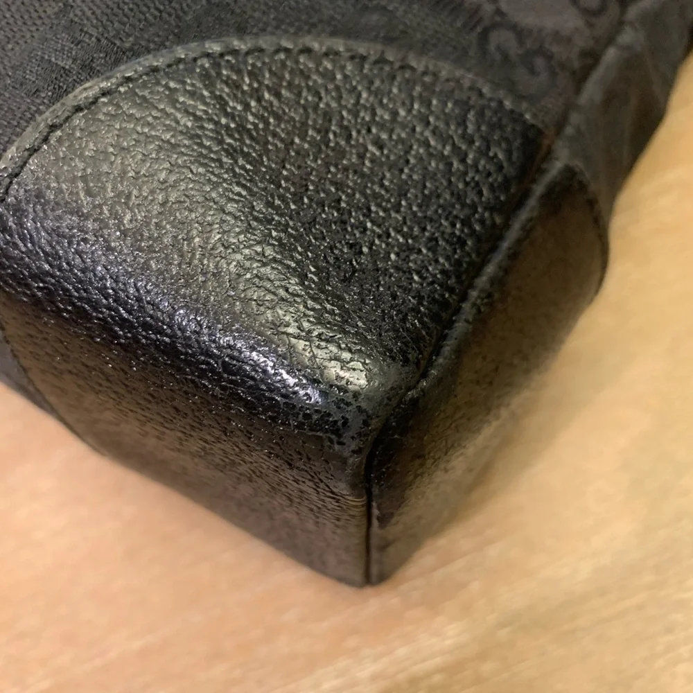 Gucci Black Monogram Messenger Bag - Picture 15 of 16